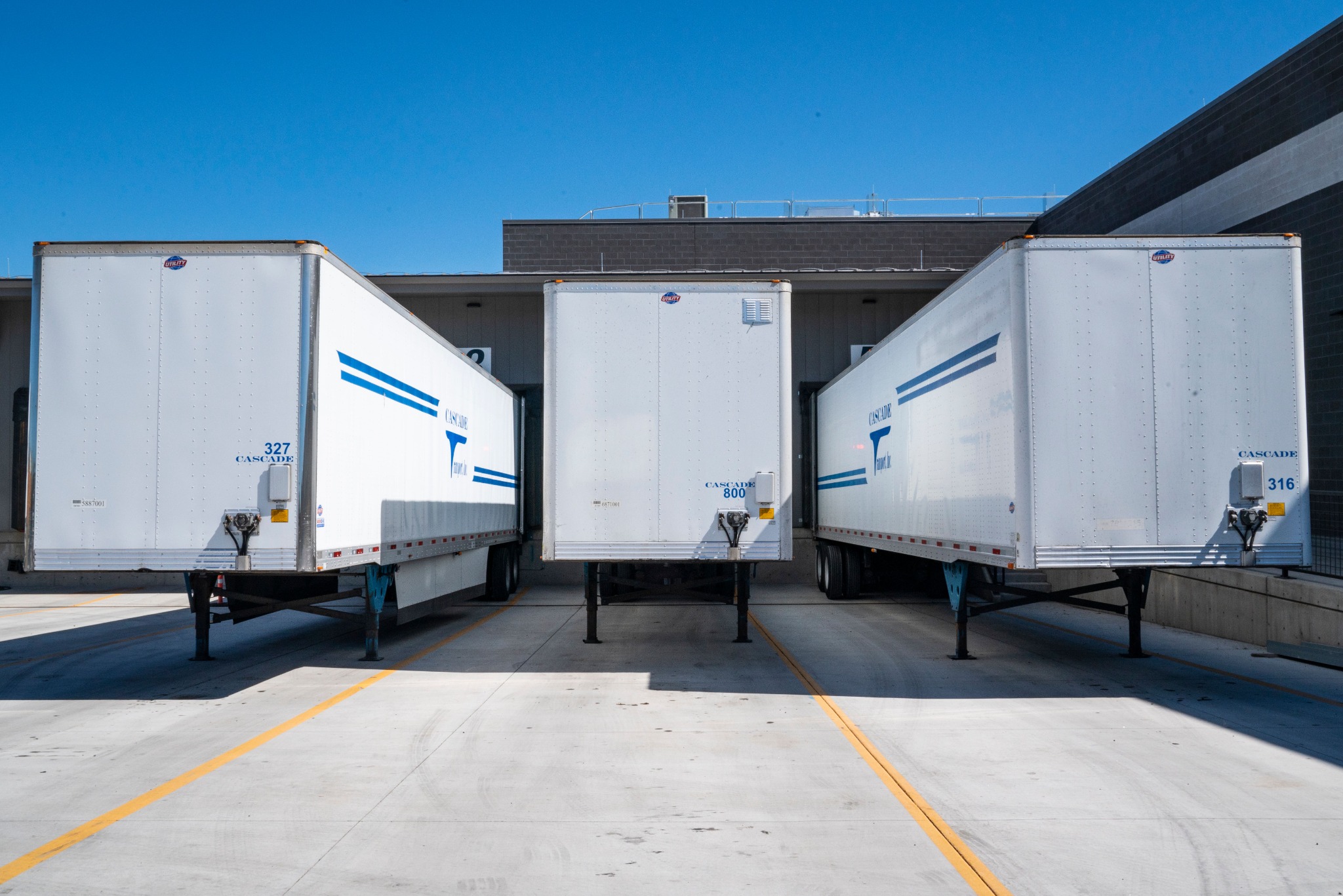 Enclosed and work trailers for mobile exterior detailing
